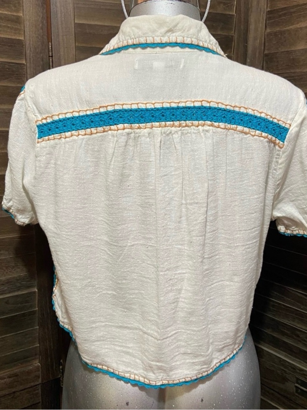 Urban Outfitters cream floral embroidered button up crop top shirt - Picture 3 of 6